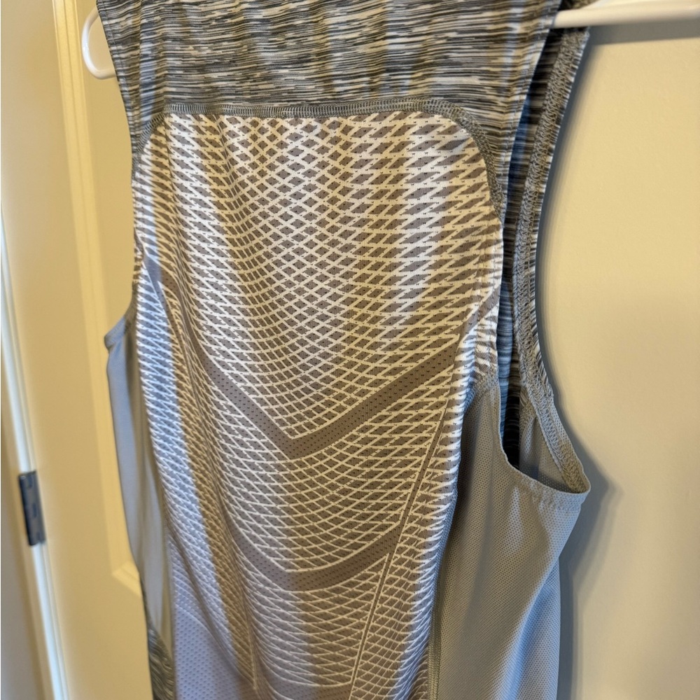 Nike Pro Combat Heathered Gray Tank Top - Picture 4 of 4